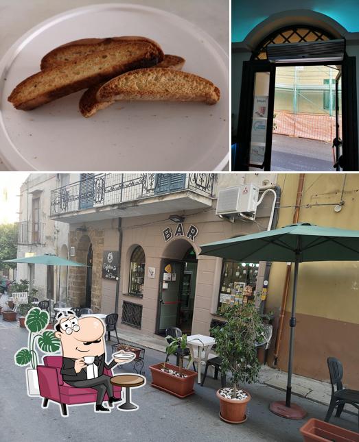 Tra le varie cose da Caffetteria Del Corso di Licari Tommaso si possono trovare la interni e cibo