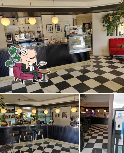 Gli interni di Iguana Eatery Lounge Bar & Restaurant