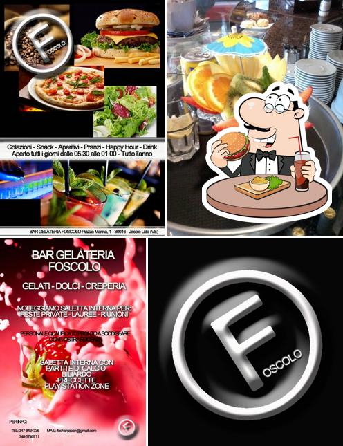 Prova un hamburger a Opera Cafè