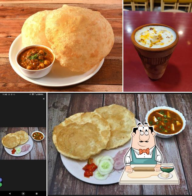 Samosa at आदर्श छोले भटूरे