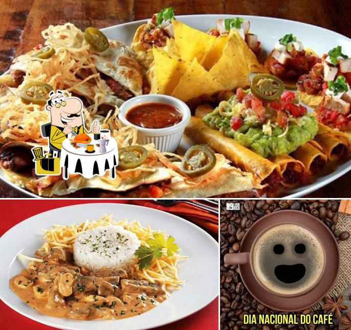 A comida e bebida do restaurante