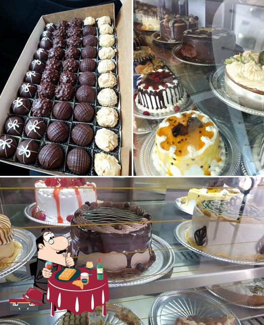 Simone Barros Doceria & Cafeteria serve uma variedade de sobremesas