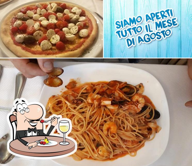 Dai un’occhiata alla foto che mostra la cibo e interni di Pizzeria Da Franco
