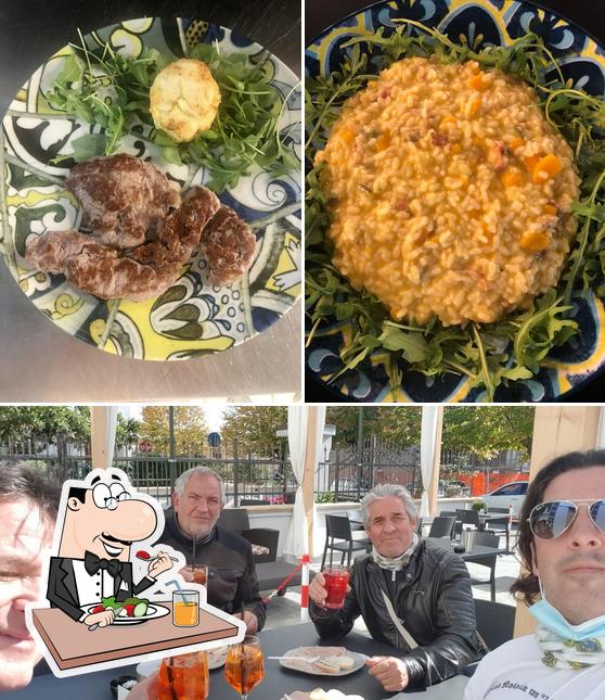 La cibo e interni del ristorante