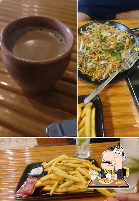 Pad thai at Aroma cafe
