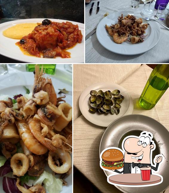 Prova un hamburger a Eclipse Coffee & More