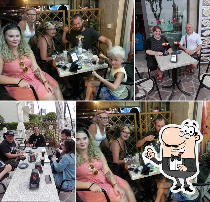 Dai un'occhiata agli interni di Aladin Cafe