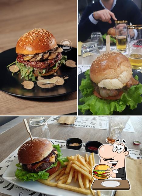 Prova un hamburger a Grill Burger