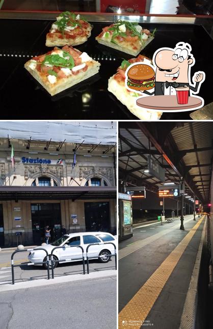 Prova un hamburger a Buffet Stazione di Federico Dimilta e C. S. N. C