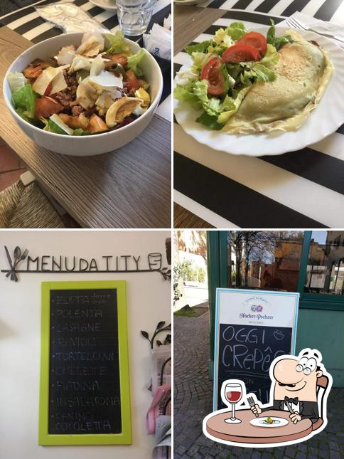 La cibo e lavagna del ristorante