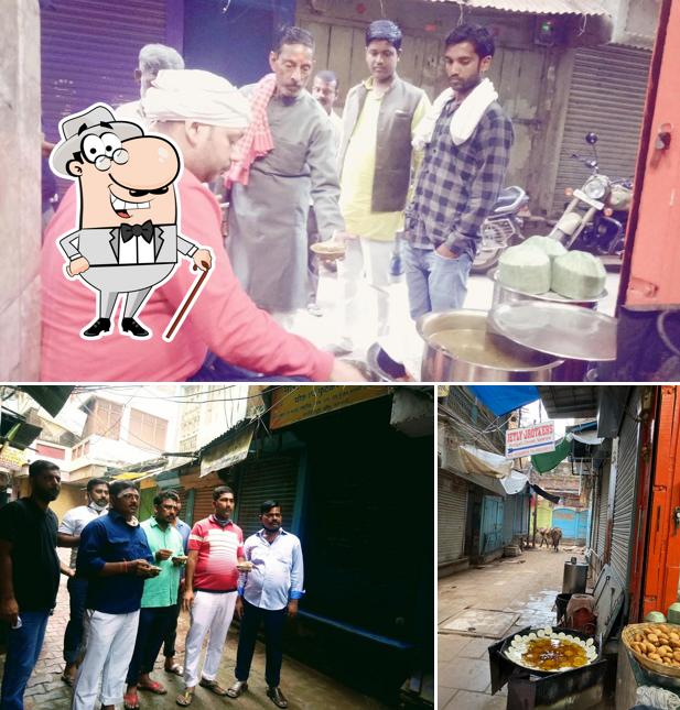The photo of Neelu Kachori Bhandar’s exterior and interior