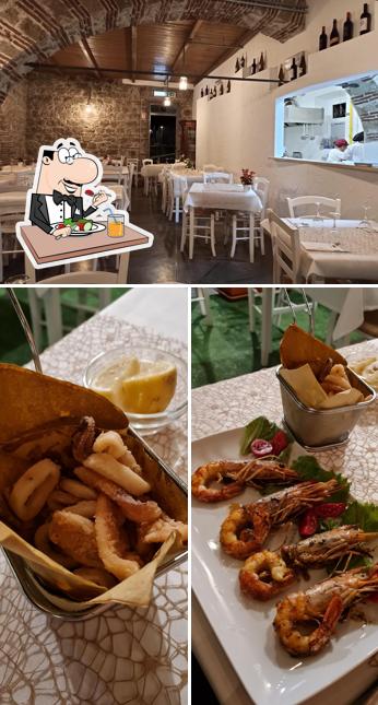 La cibo e interni del ristorante