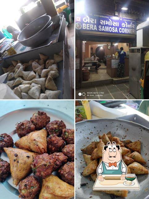 Samosa at બેરા સમોસા કોર્નર