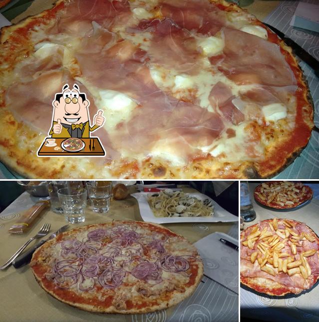 Scegli una pizza a Avalon Cafe