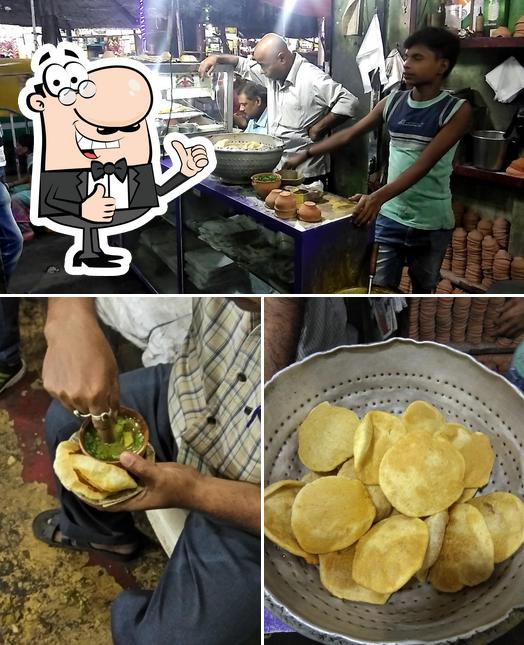 Look at this image of Lala Kachori Wala