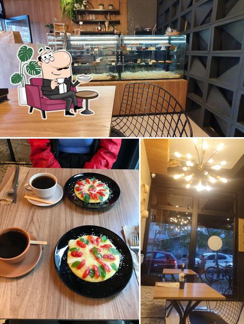Veja imagens do interior do Fubá Café