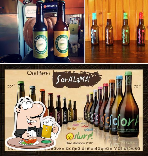Puoi goderti un rinfrescante bicchiere di birra chiara o scura