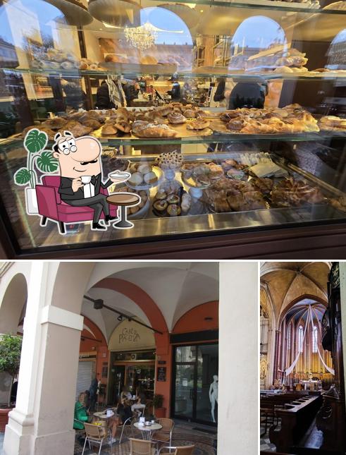 Dai un'occhiata agli interni di Caffè di Piacenza