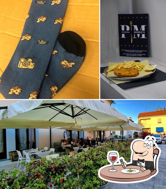 Tra le varie cose da PIZZERIA MIRKO'S si possono trovare la cibo e esterno
