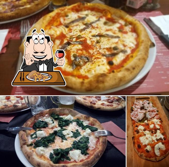 A Pizzeria Rossonero, puoi ordinare una bella pizza