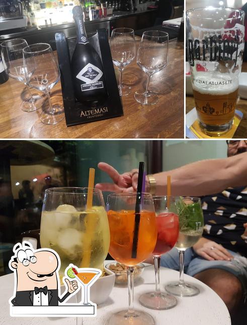 Goditi un drink dal menu