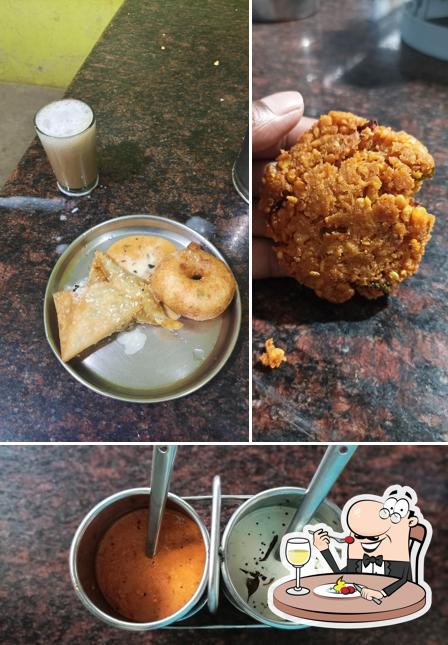 Meals at Dosa Kada (തമിഴരുടെ ദോശ്കകട)