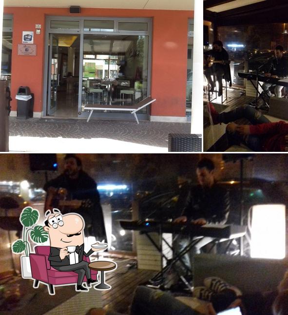 Gli interni di New Life Cafè
