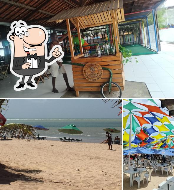 Sente em uma das mesas no Golfinho Bar e Restaurante em João Pessoa