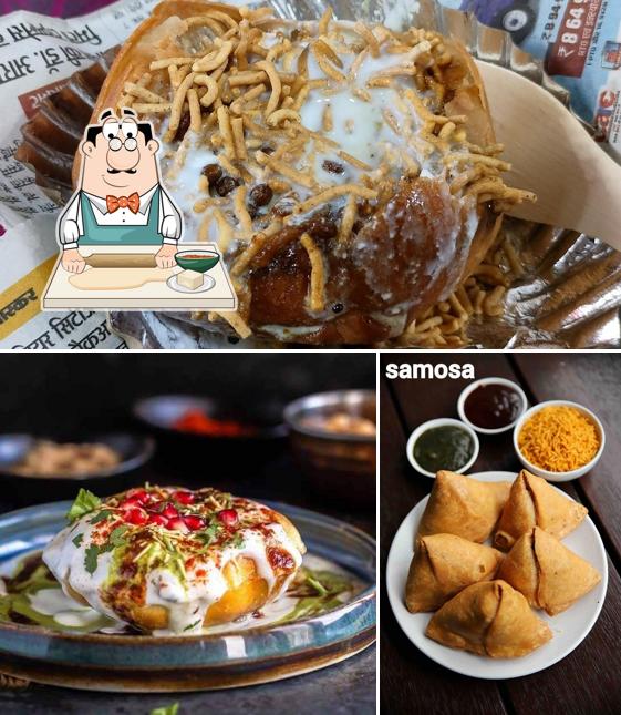 Samosa at Aadarsh Namkeen Center