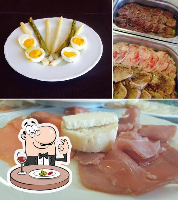 Cibo al SELF-SERVICE La Perla Ristorazione