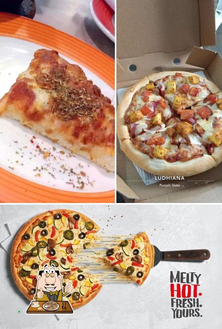 Get pizza at Pizza Hut Westend Mall, Ludhiana