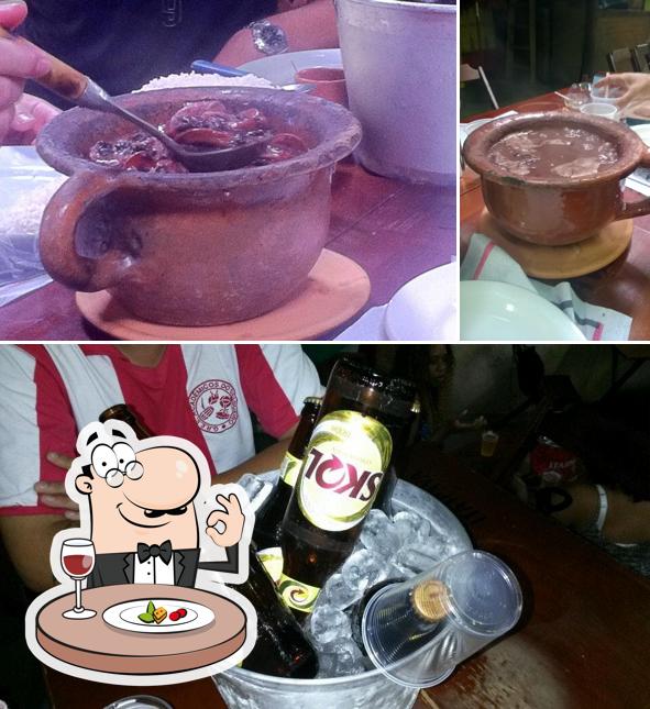 A comida e cerveja do restaurante