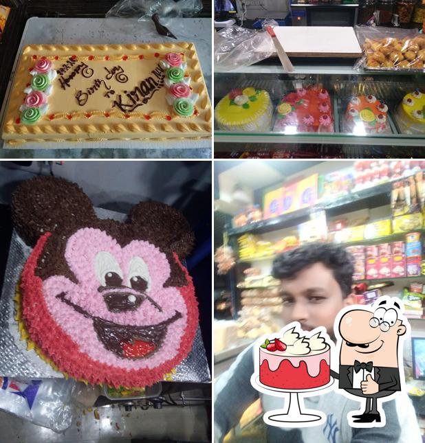 Red velvet cake at New Vijaya Iyyangar Bakery