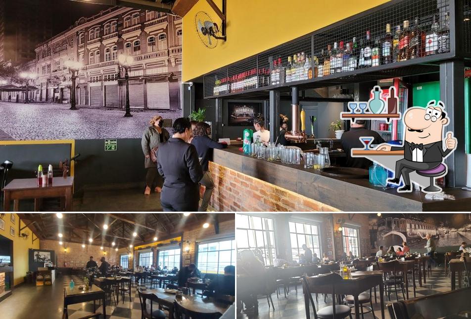 Sente em uma das mesas no Restaurante Imperial