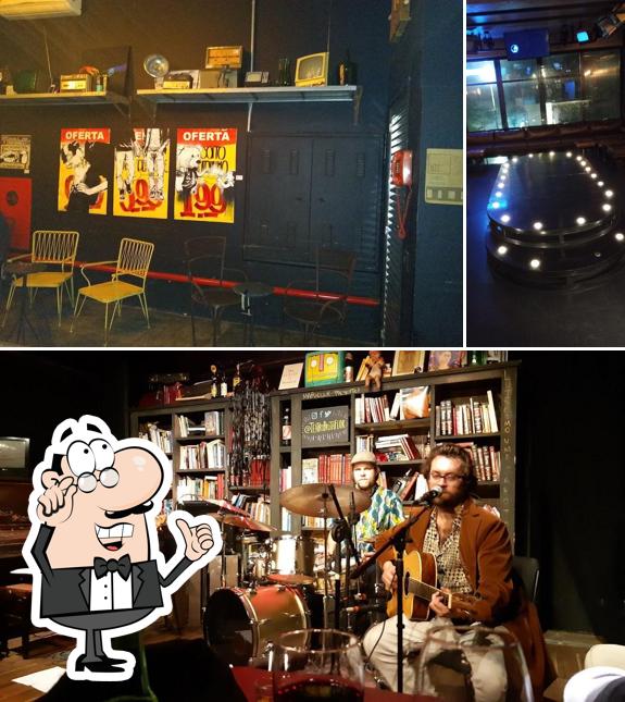 Veja imagens do interior do Caixote Bar