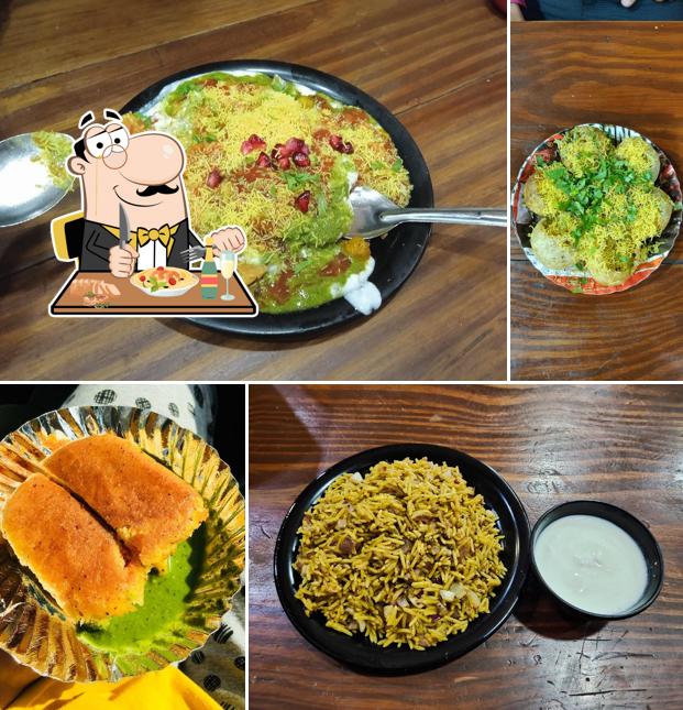 Meals at Jay Bhole Vadapav