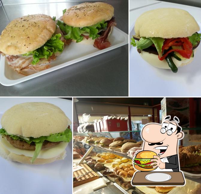 Ordina un hamburger a Panificio Pasticceria Bagolin Di Bagolin Marco