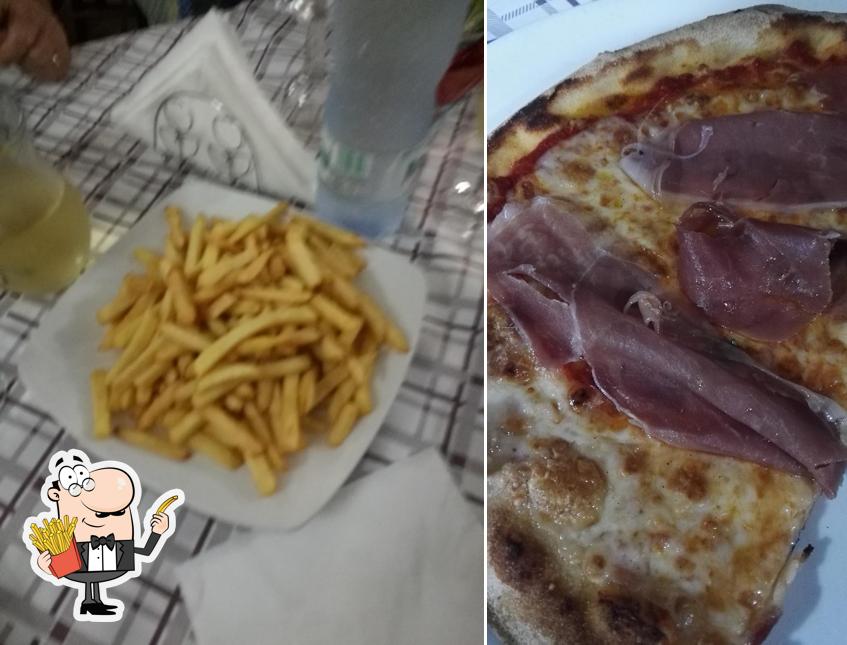 Ordina le patatine fritte a Pizzeria La Torretta 2 di Giardini Maria Calogera
