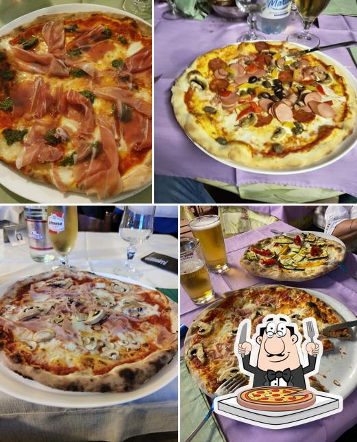Scegli una pizza a Ristorante Pizzeria Quattro Strade