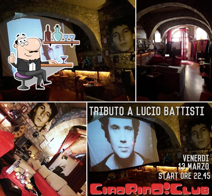 Siediti a un tavolo di Ciao Rino Club