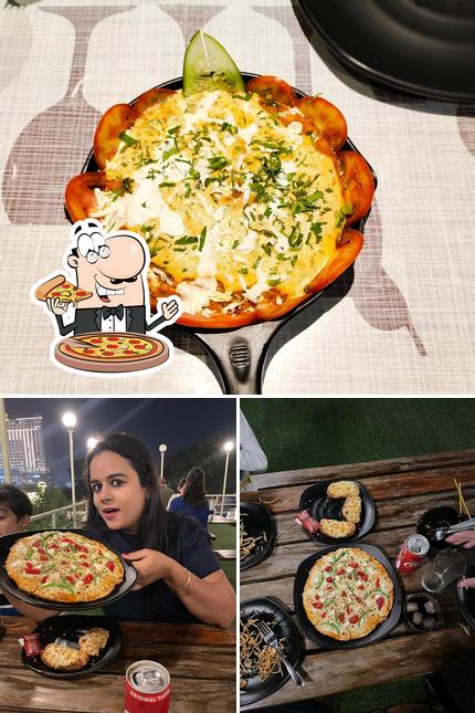 Pick pizza at Creamoholic Cafe & Restaurant Sindhubhavan
