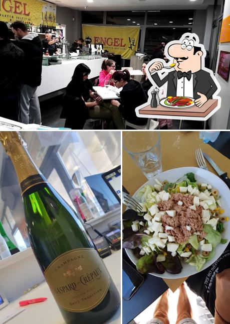 trentanovezeroquattro cafe' si caratterizza per la cibo e interni