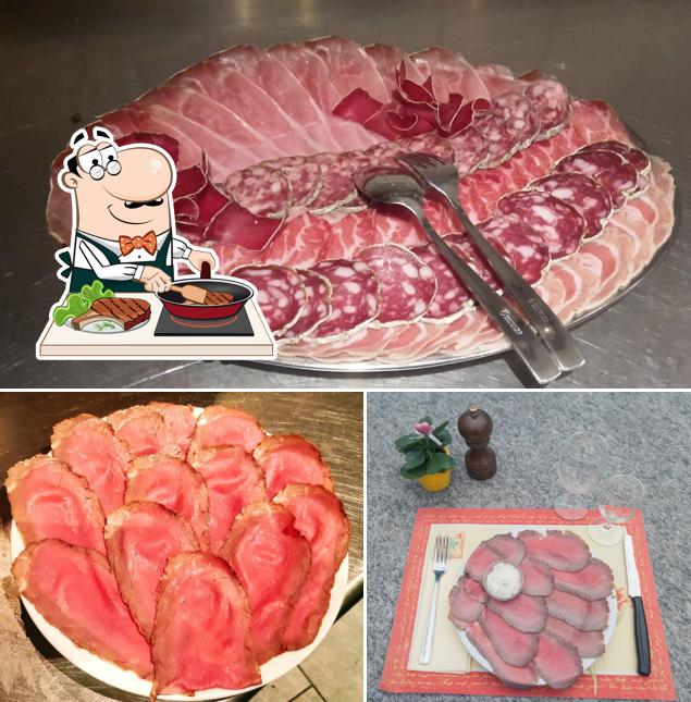 Ordina i un pasto a base di carne a Grotto Petronilla