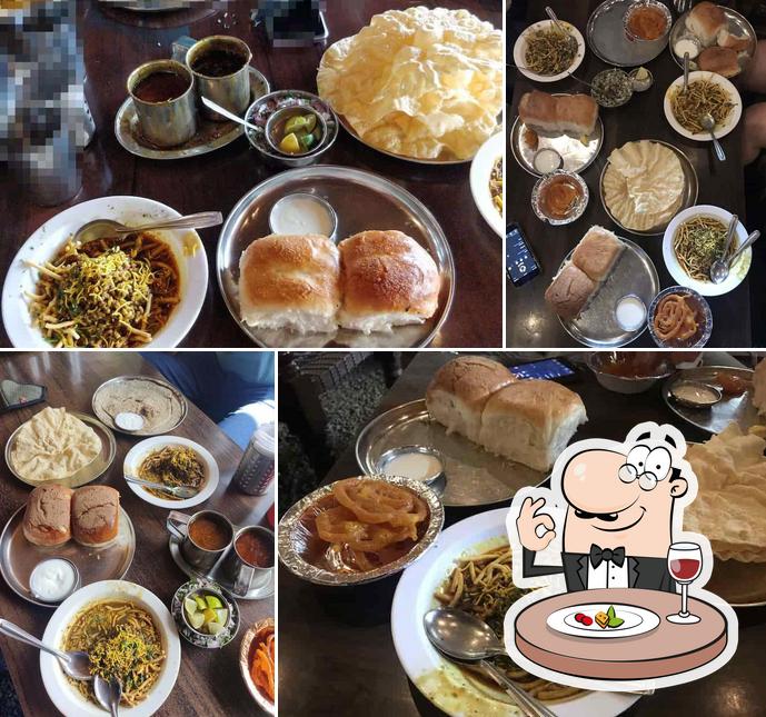 Food at Sadhana Chulivarchi Misal