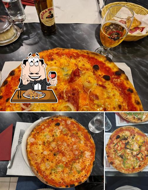 A Pizzeria & Ristorante Da Monaco, puoi assaggiare una bella pizza