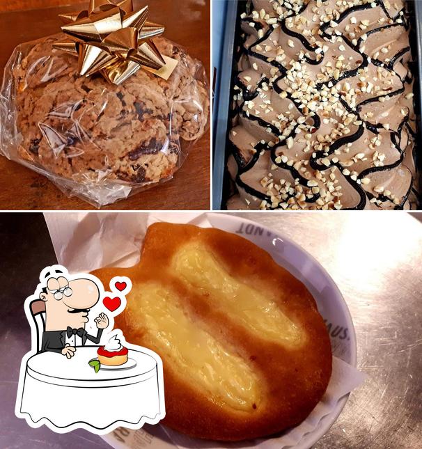 Sisters' Café - Caffetteria E Tavola Fredda propone un'ampia selezione di dessert