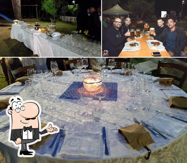 Dai un'occhiata agli interni di Pizzeria Chiosco dei Pini