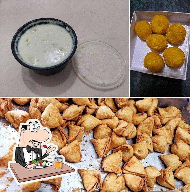 Food at Rajesh Samosa