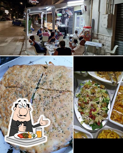 La foto della cibo e interni di Pizzeria Trevi