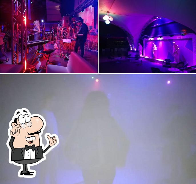 Questa è la immagine che presenta la interni e esterno di Plazadisco